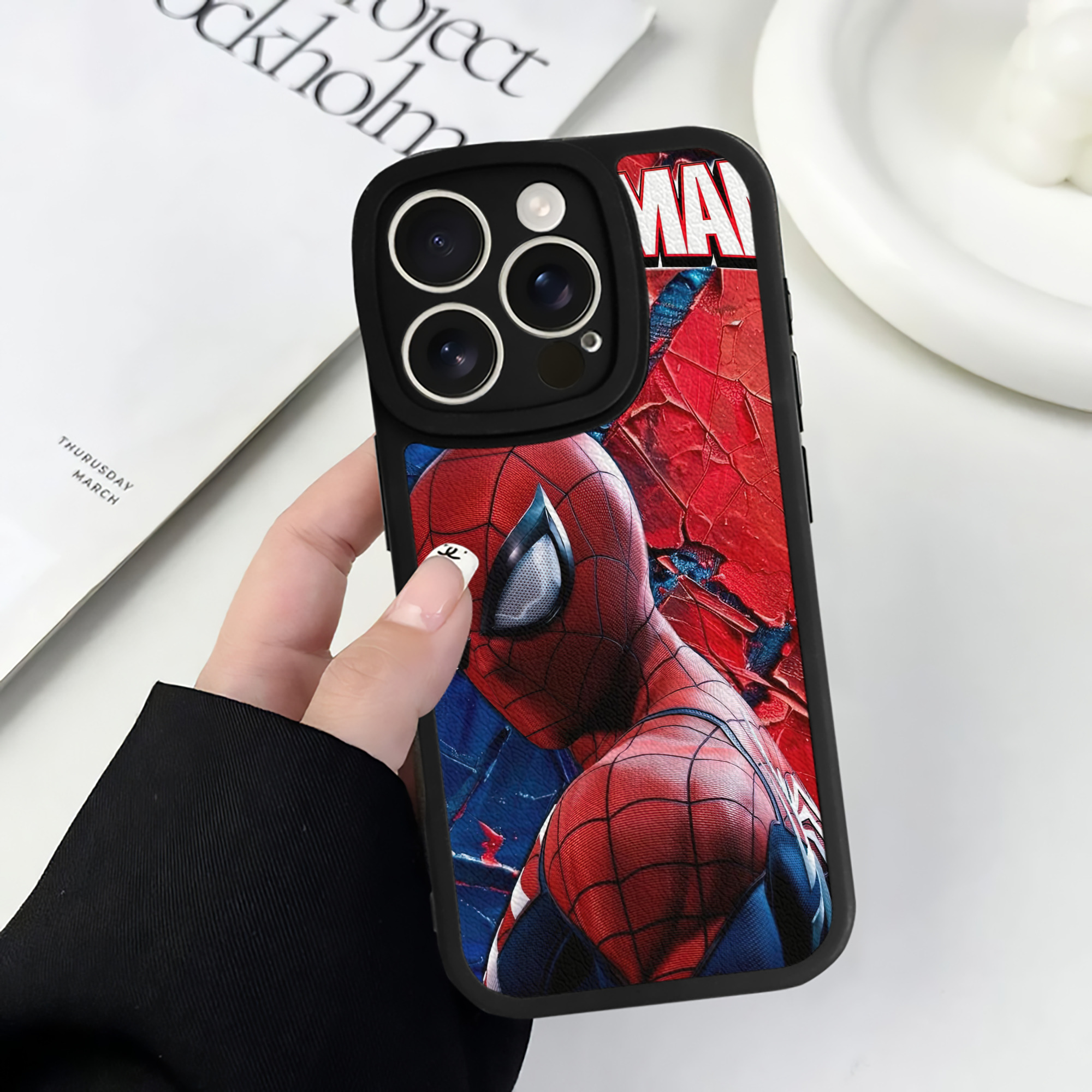 （画像用） Spider Man スパイダーマン 【iPhone 16シリーズ対応】シリコンスマホケース（レザー調） 材質：シリコン